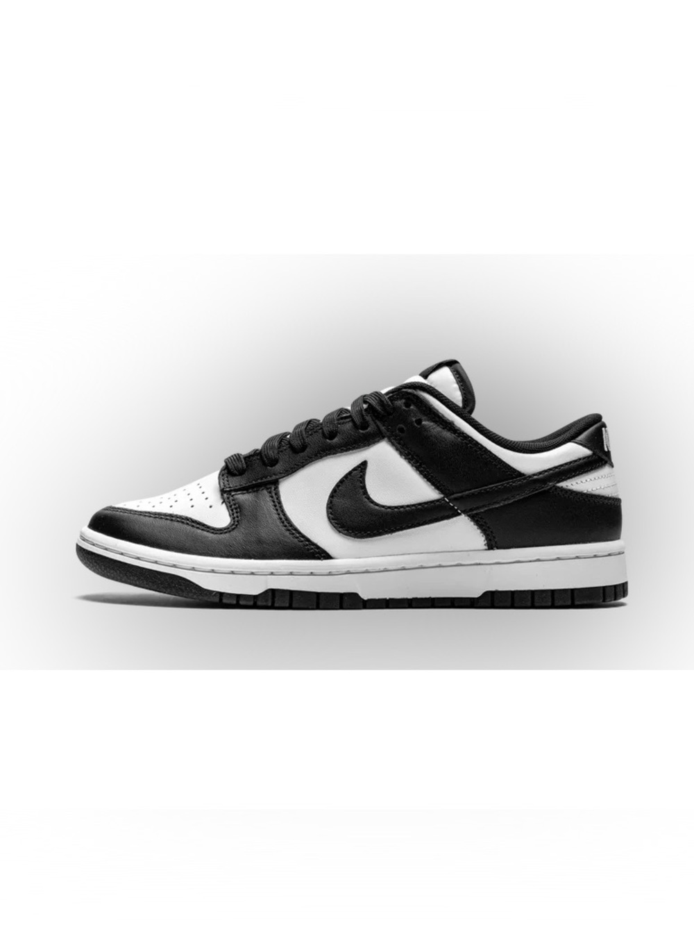 Nike Women’s Dunk Low Panda Size 7.5